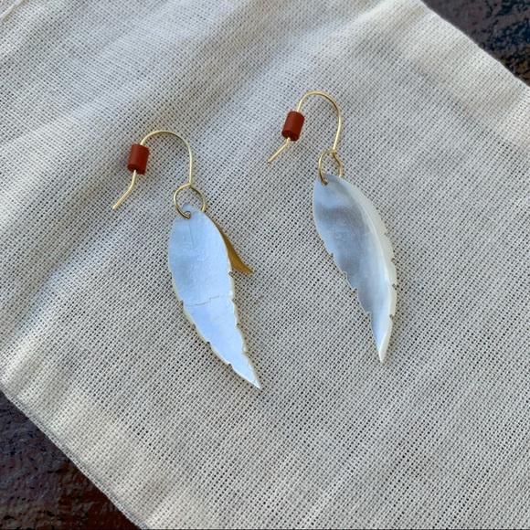 ✨ SOLD - Stunning Mother of Pearl 14k Drop Earrings (NWT) - Picture 5 of 9